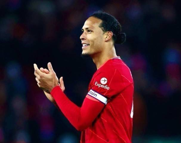 年度连斩55球！姆巴佩冲击C罗纪录，奋力创皇马历史新篇章（一年轰入55球！姆巴佩追击C罗纪录，力创皇马新纪元）