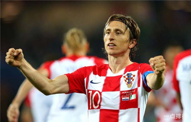 现国手、年薪550万，打个杯赛场均3分！球迷：单换郭艾伦就这实力？（现役国手年薪550万，杯赛场均仅3分！球迷质疑：这水平也能单换郭艾伦？）