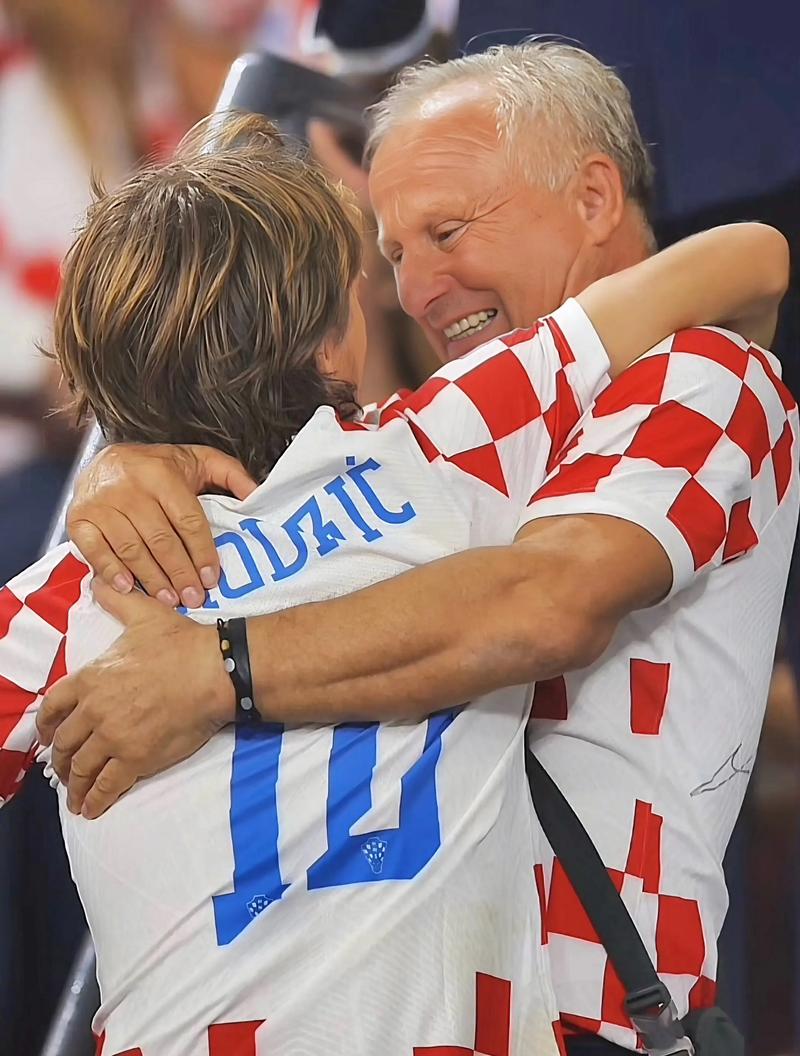 419场，张稀哲超越杨智位列国安队史总出场数第二（张稀哲第419次出场，超越杨智升至国安队史出场榜第二）