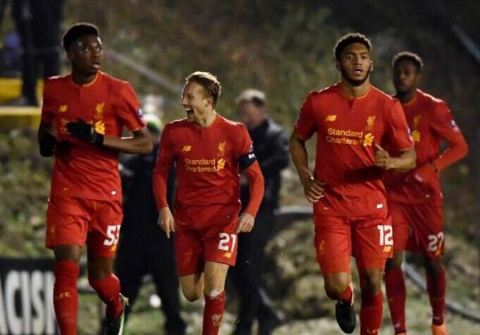 猛龙战胜开拓者终止两连败，成为本赛季第四支取得15个胜场球队（猛龙击败开拓者止住两连败，成为本季第4支达成15胜的球队）