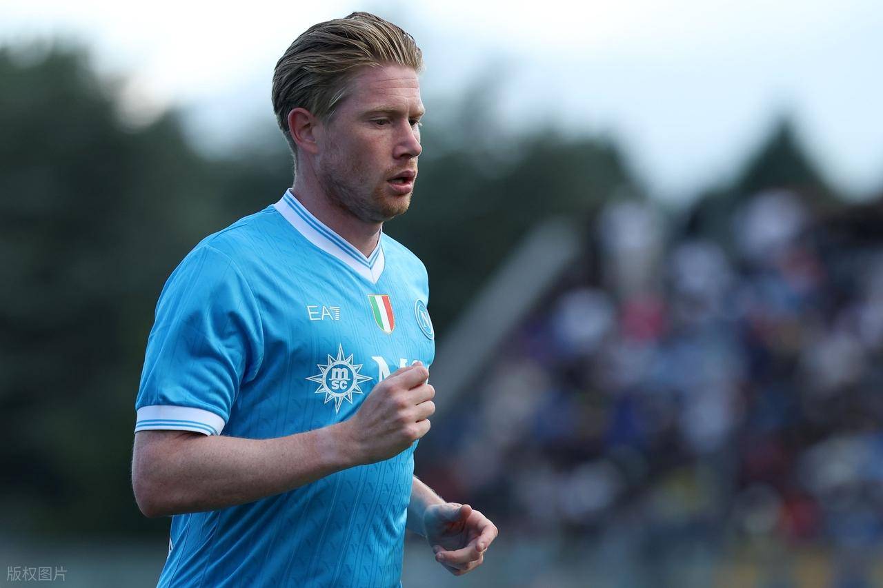 复出状态不错！库里首节6中4拿到10分（库里复出手感火热：首节6投4中拿下10分）