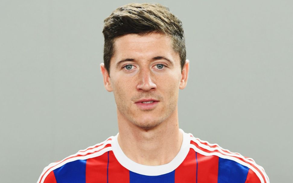 欧冠进球榜更新：莱万连续破门,（欧冠射手榜最新：莱万连场建功）