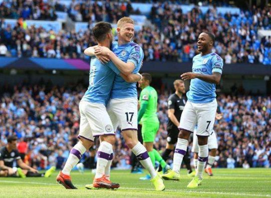 “为保障运动员的身体健康和长远发展，我们决定让郑钦文退出本届全运会”（出于健康与长远发展考虑，郑钦文将退出本届全运会）