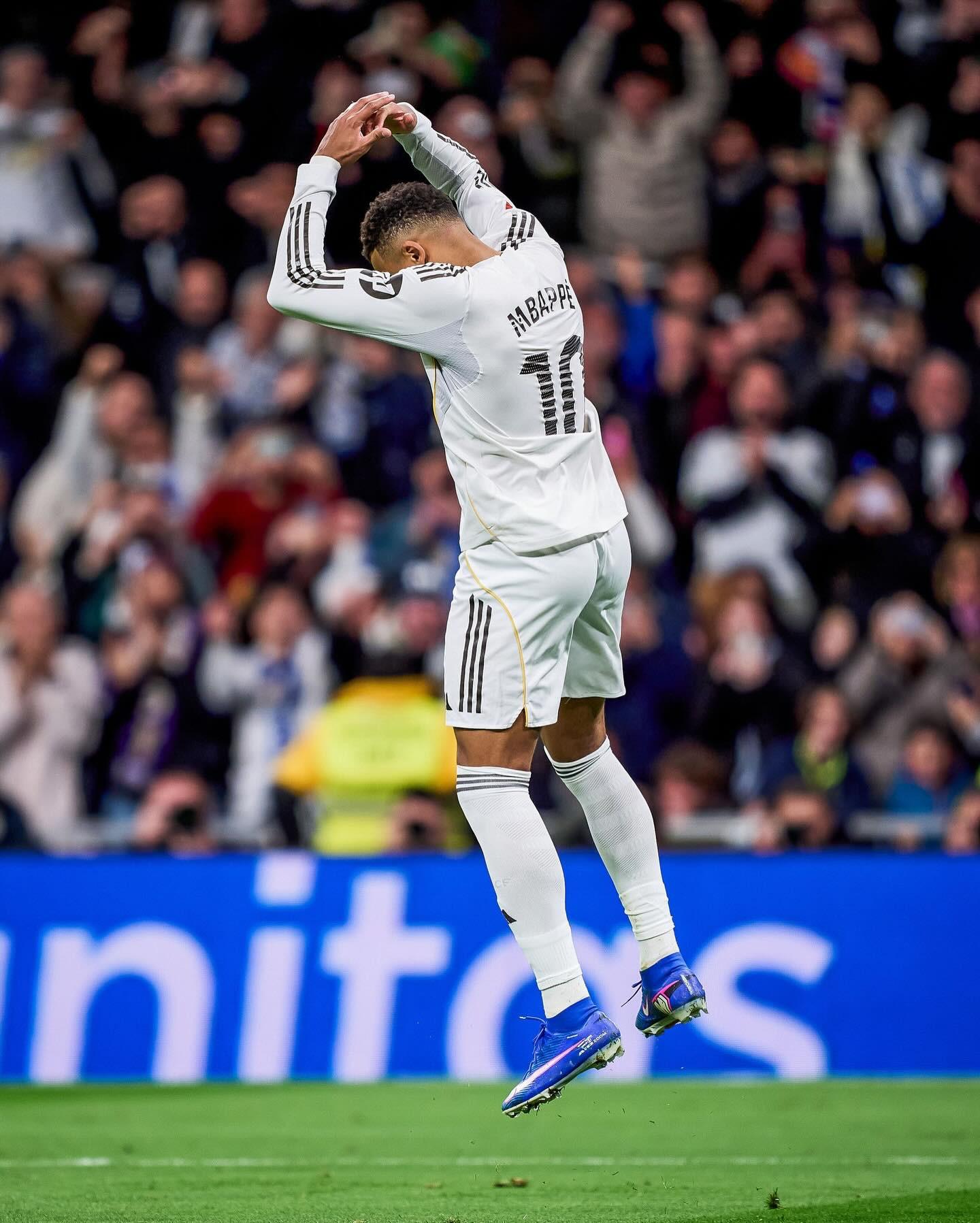 名记：我对塔图姆本赛季回归很有信心，他像个疯子在训练（名记：看好塔图姆本季复出，训练投入近乎疯狂）