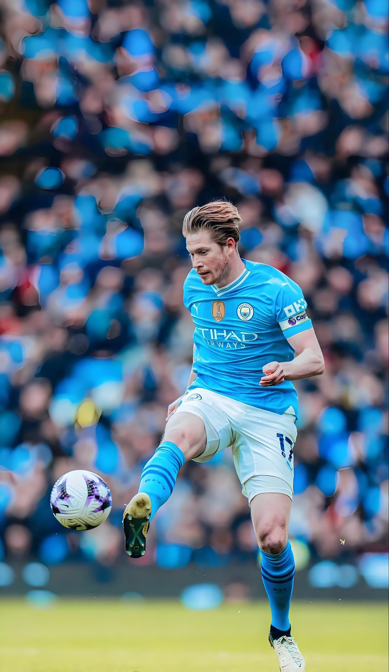 库蒂尼奥为小儿子庆祝生日，一家人身穿他效力过球队的球衣（库蒂尼奥为幼子庆生，全家齐穿其昔日球队球衣）