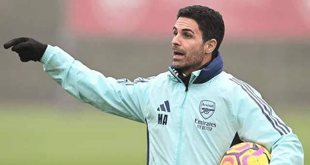 TA：利物浦目前看起来非常混乱，他们的卫冕梦想已支离破碎（TA：利物浦近况混乱不堪，卫冕之梦已然破灭）