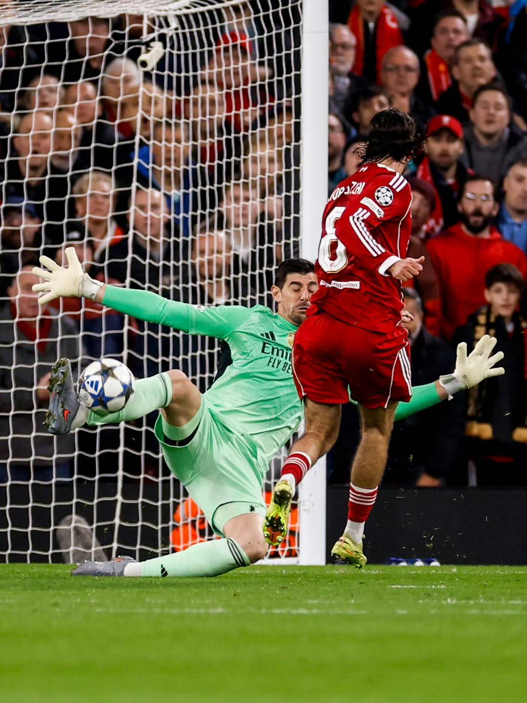 德甲半场：安塞尔米诺建功，多特蒙德暂1-0勒沃库森（德甲半场战报：安塞尔米诺破门，多特蒙德暂以1-0领先勒沃库森）